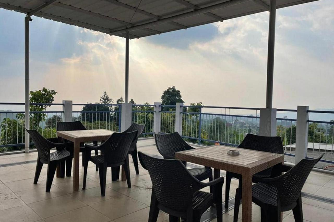Villa Syariah Citeko Mitra Reddoorz Bogor Kültér fotó